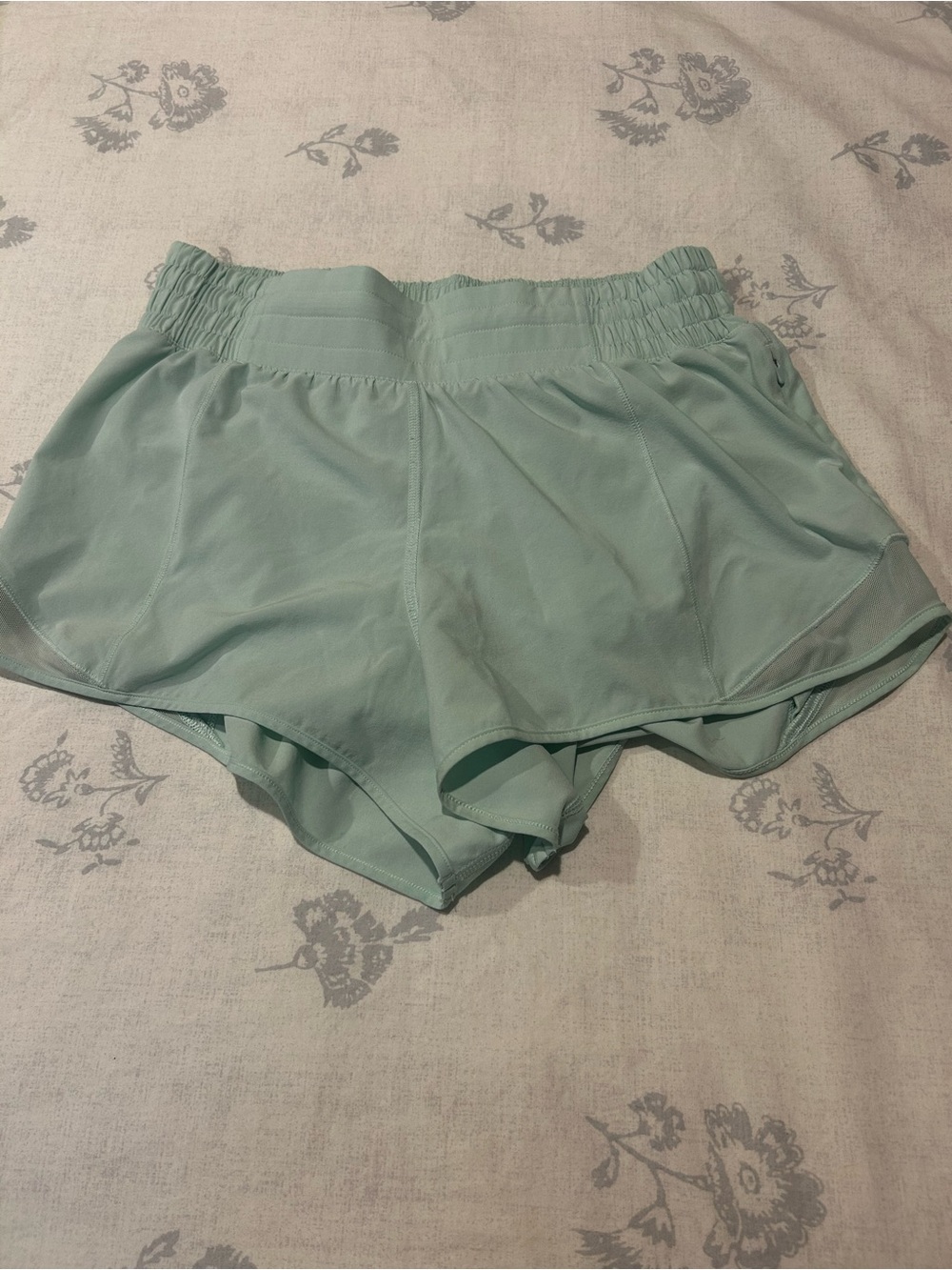 Lululemon Mint Green Hotty Hot 2.5” High Rise